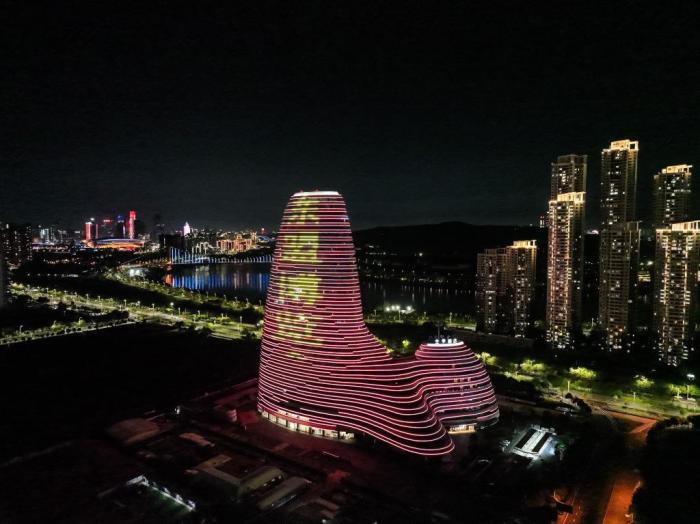 廣西南寧高樓、地標“點燈”迎東博