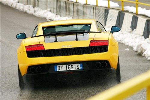 ��ŭ�Ĺ�ţ ԇ�{�m������Superleggera ��܇֮��