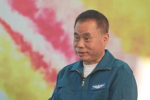 殲-15首飛前夜，他們?yōu)楹我堅囷w員吃飯？